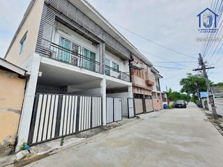Casa adosada en venta de 2 habitaciones en Bang Khen, Bangkok