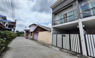 À vendre 2 chambres maison de ville à Bang Khen, Bangkok