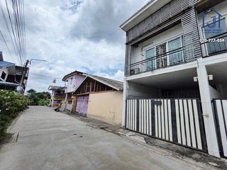 Casa adosada en venta de 2 habitaciones en Bang Khen, Bangkok
