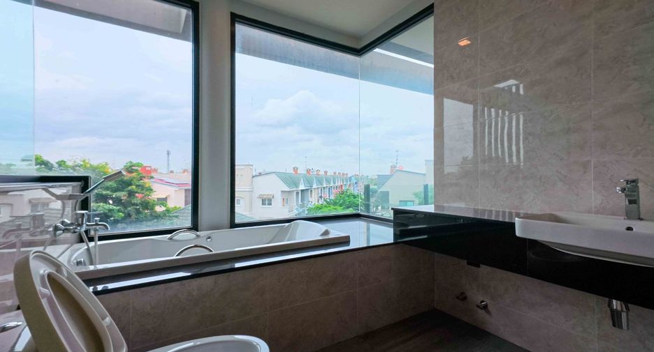 À vendre studio maison de ville à Wang Thonglang, Bangkok