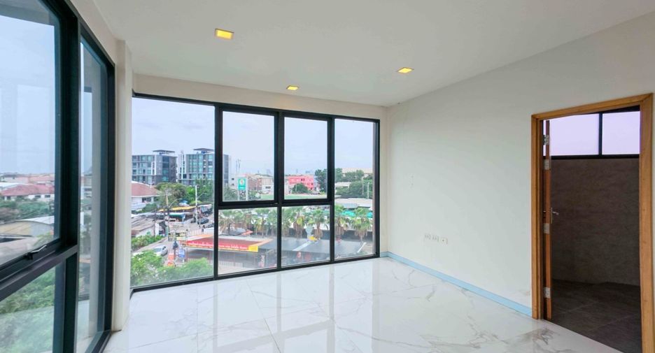 À vendre 3 chambres maison de ville à Wang Thonglang, Bangkok