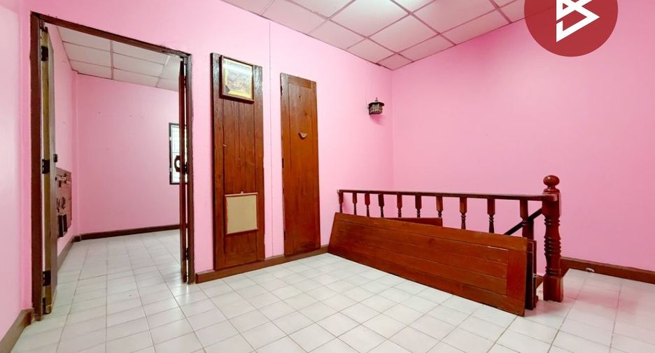 À vendre 2 chambres maison de ville à Mueang Lop Buri, Lopburi
