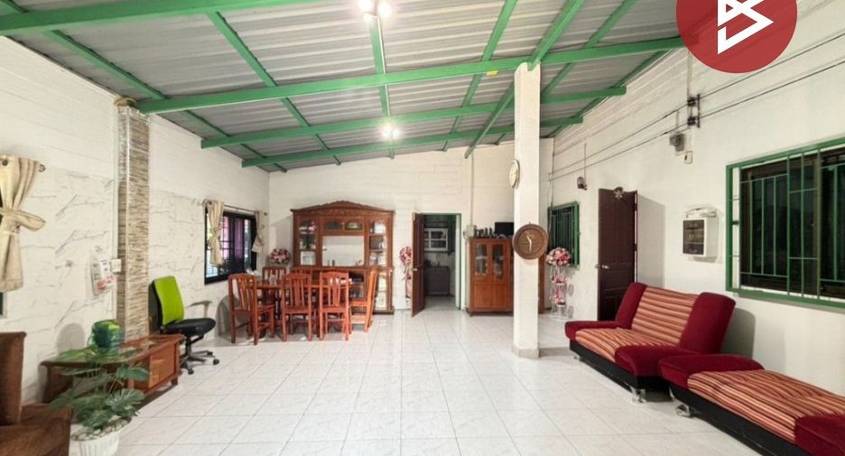 Haus zum Kauf mit 6 Zimmer in Don Tum, Nakhon Pathom