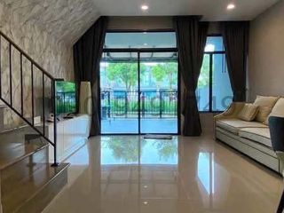 For rent 2 bedrooms townhouse in Saphan Sung, Bangkok