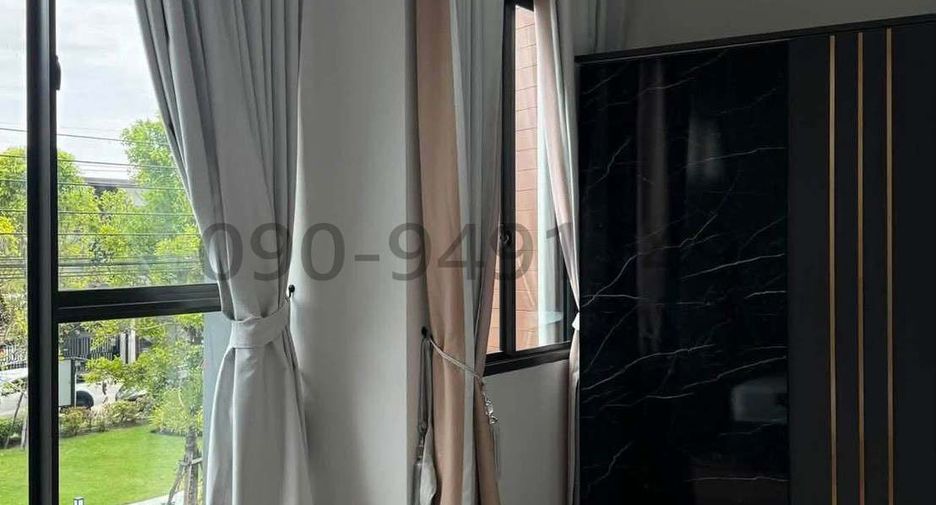 For rent 2 bedrooms townhouse in Saphan Sung, Bangkok