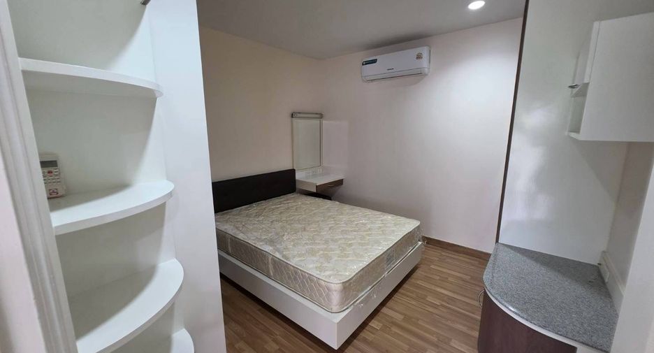 For rent 2 bedrooms condo in Huai Khwang, Bangkok