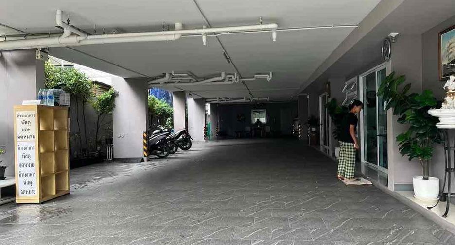Apartment zum Kauf mit 44 Zimmer in Phra Khanong, Bangkok