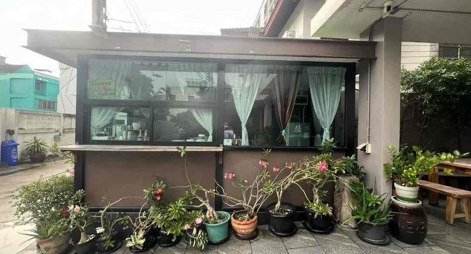 Apartment zum Kauf mit 44 Zimmer in Phra Khanong, Bangkok