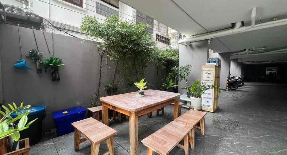 Apartment zum Kauf mit 44 Zimmer in Phra Khanong, Bangkok