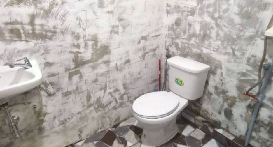 Casa adosada en venta de 2 habitaciones en Bang Sao Thong, Samut Prakan