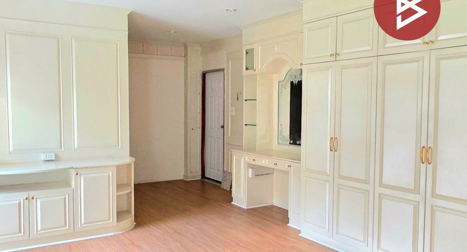 For sale 4 bedrooms retail Space in Mueang Roi Et, Roi Et