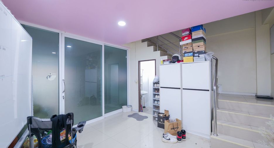 Local comercial en venta de 2 habitaciones en Rat Burana, Bangkok