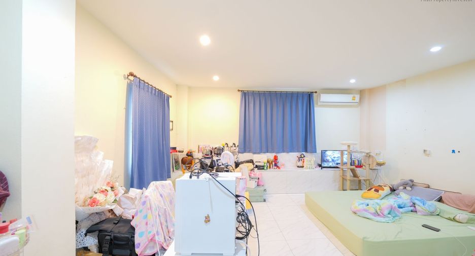 Local comercial en venta de 2 habitaciones en Rat Burana, Bangkok