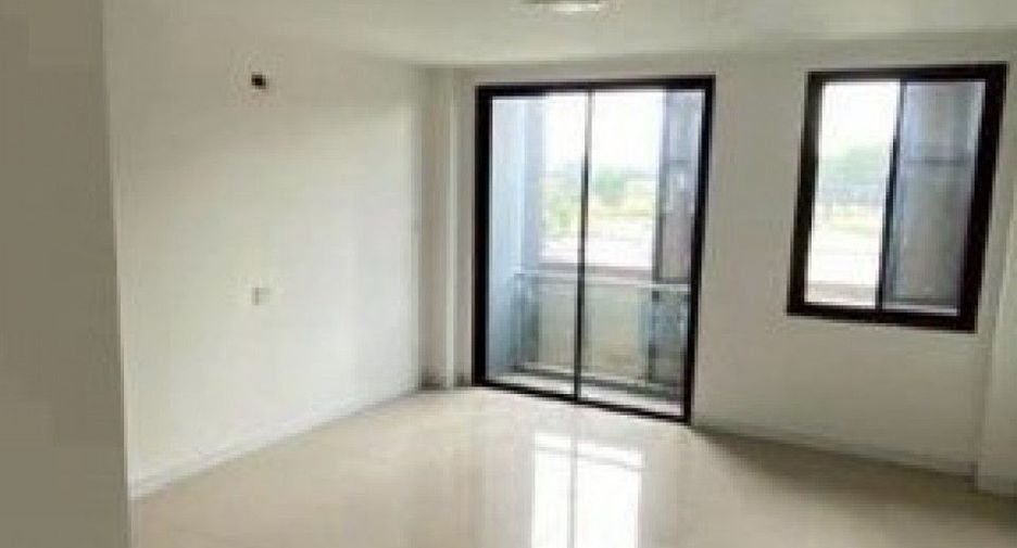 Gewerbefläche zum Kauf mit 4 Zimmer in Mueang Phitsanulok, Phitsanulok