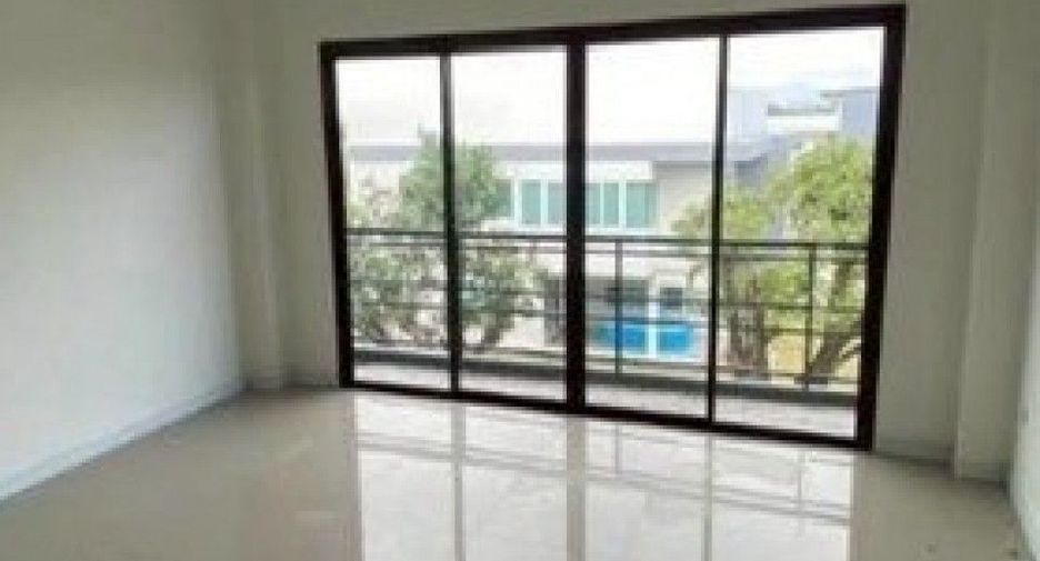 Gewerbefläche zum Kauf mit 4 Zimmer in Mueang Phitsanulok, Phitsanulok