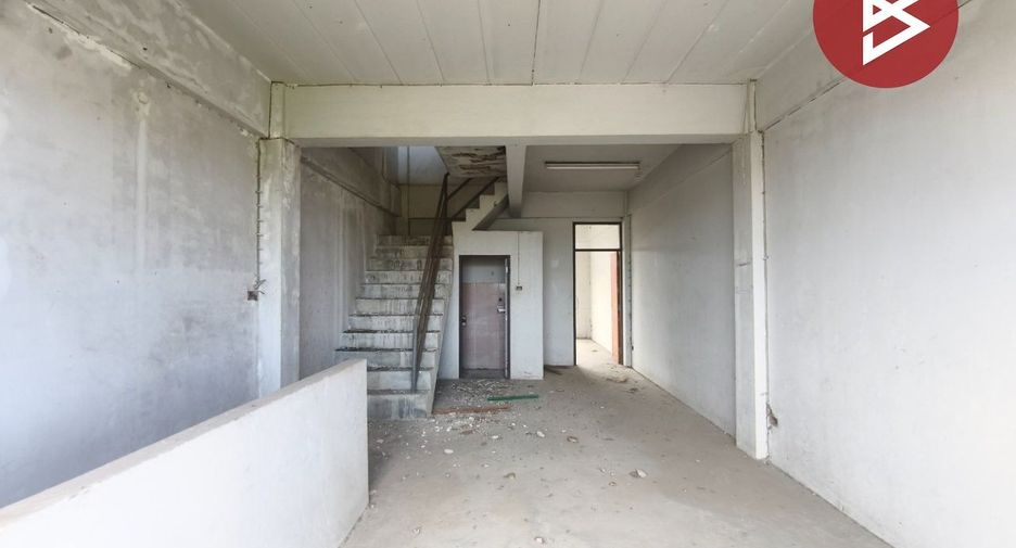 For sale 3 bedrooms retail Space in Mueang Samut Prakan, Samut Prakan