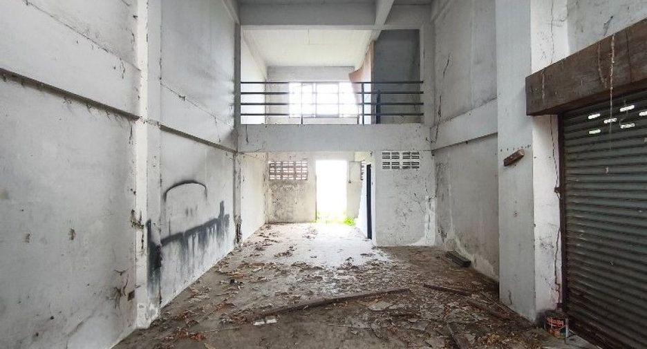 For sale 3 bedrooms retail Space in Mueang Samut Prakan, Samut Prakan