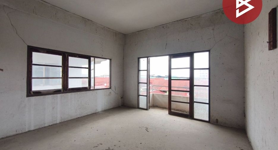 For sale 3 bedrooms retail Space in Mueang Samut Prakan, Samut Prakan