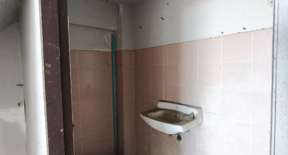 For sale 3 bedrooms retail Space in Mueang Samut Prakan, Samut Prakan