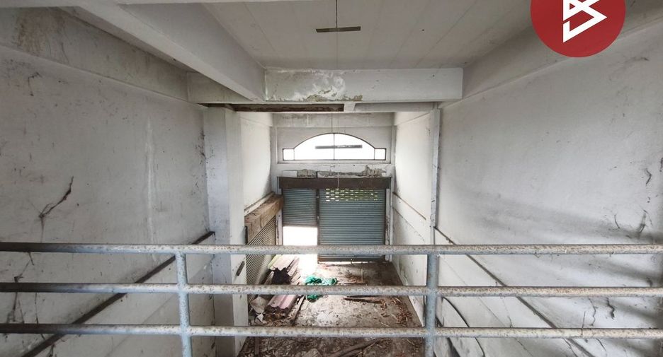 For sale 3 bedrooms retail Space in Mueang Samut Prakan, Samut Prakan