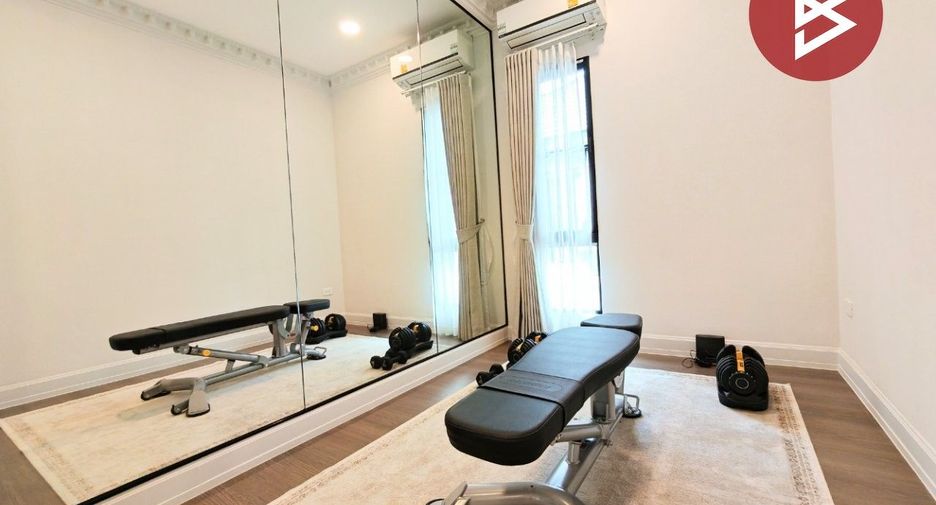 For sale 4 ベッドルーム townhouse in Saphan Sung, Bangkok