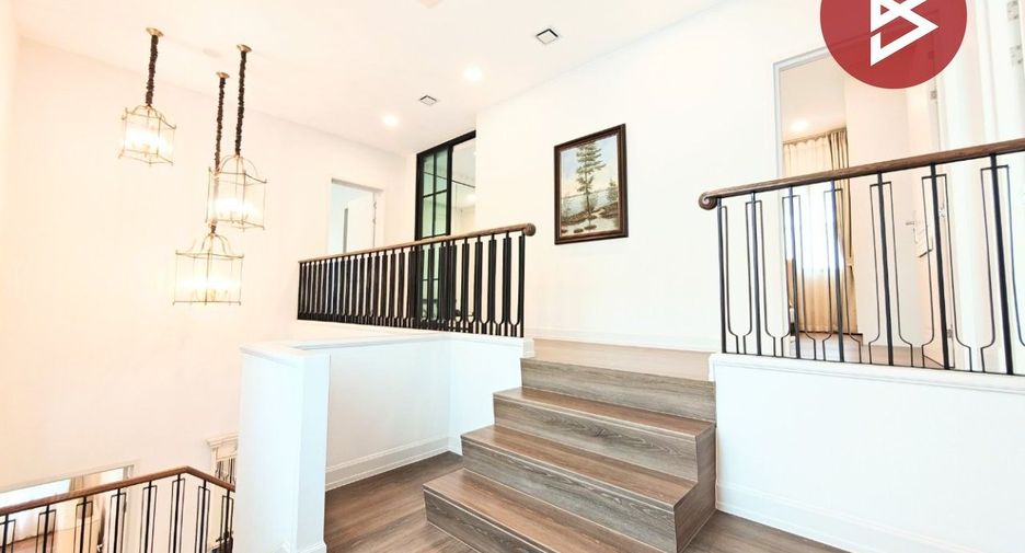 For sale 4 ベッドルーム townhouse in Saphan Sung, Bangkok