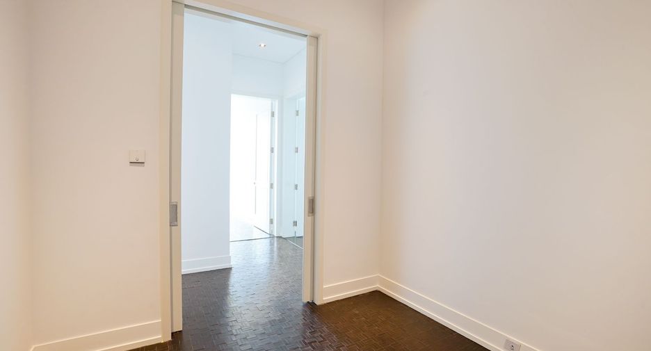 For sale 3 bedrooms condo in Sathon, Bangkok