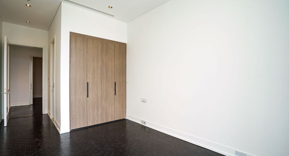 For sale 3 bedrooms condo in Sathon, Bangkok