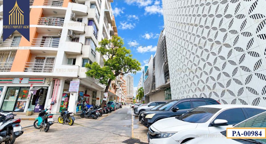 For sale 2 bedrooms condo in Bang Kapi, Bangkok