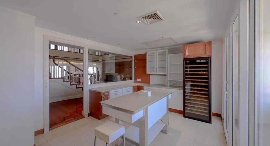 Condo en venta de 4 habitaciones en Watthana, Bangkok