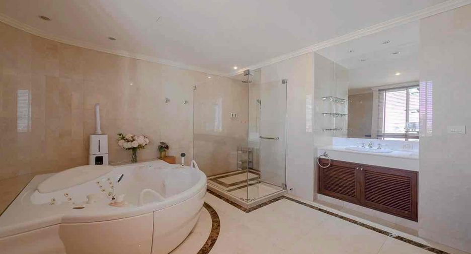 Condo en venta de 4 habitaciones en Watthana, Bangkok