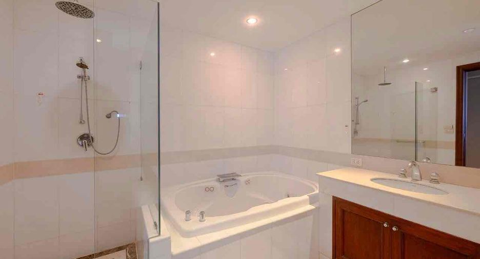 Condo en venta de 4 habitaciones en Watthana, Bangkok