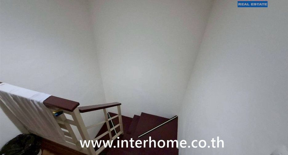 For sale 3 bedrooms townhouse in Mueang Samut Sakhon, Samut Sakhon