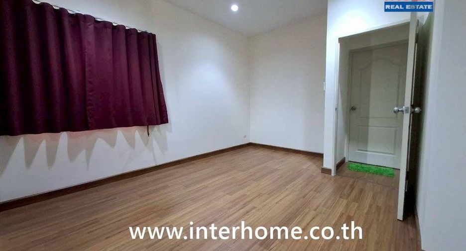 For sale 3 bedrooms townhouse in Mueang Samut Sakhon, Samut Sakhon