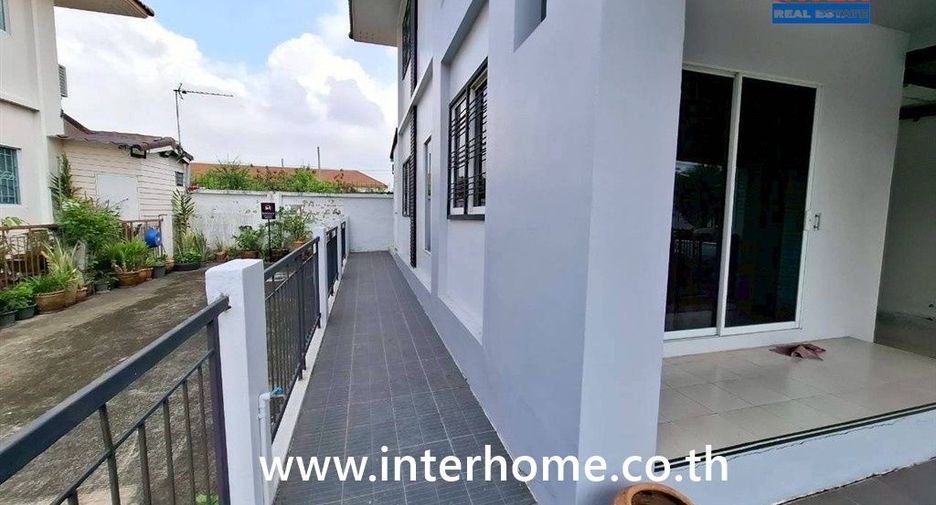 For sale 3 bedrooms townhouse in Mueang Samut Sakhon, Samut Sakhon