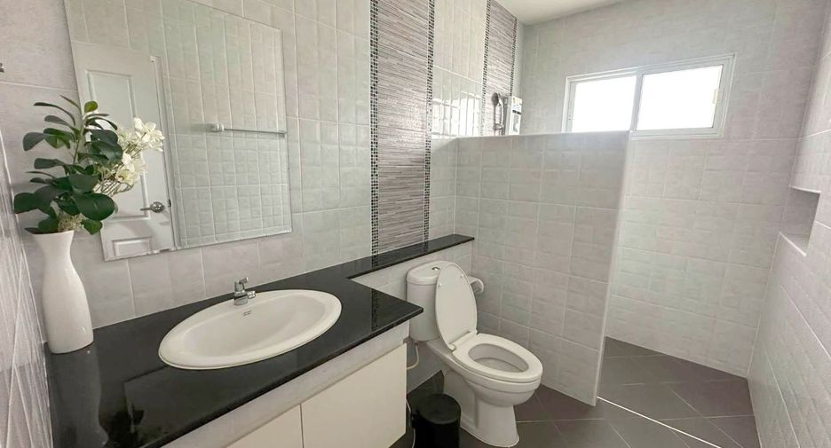 For rent 3 bedrooms house in San Kamphaeng, Chiang Mai