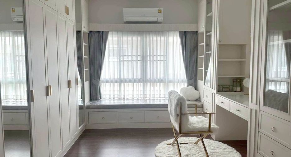 For rent 3 bedrooms house in San Kamphaeng, Chiang Mai