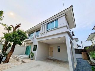 Casa en alquiler de 3 habitaciones en Thanyaburi, Pathum Thani