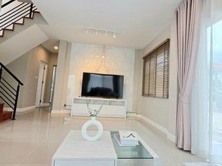 Casa en alquiler de 3 habitaciones en Thanyaburi, Pathum Thani