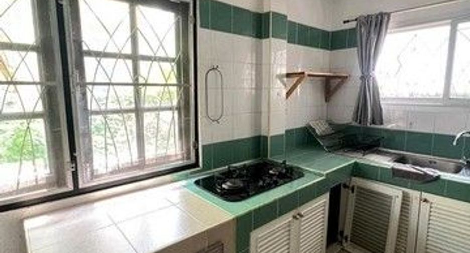 For rent 3 bedrooms house in Saphan Sung, Bangkok