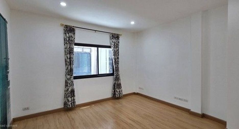 出租 3 卧室 办公室 在 Bang Phli, Samut Prakan
