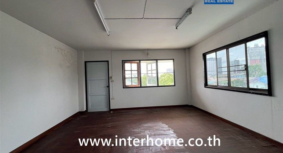 Casa adosada en venta de 4 habitaciones en Mueang Nonthaburi, Nonthaburi