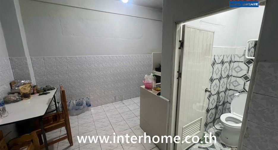 À vendre 2 chambres maison de ville à Phra Pradaeng, Samut Prakan