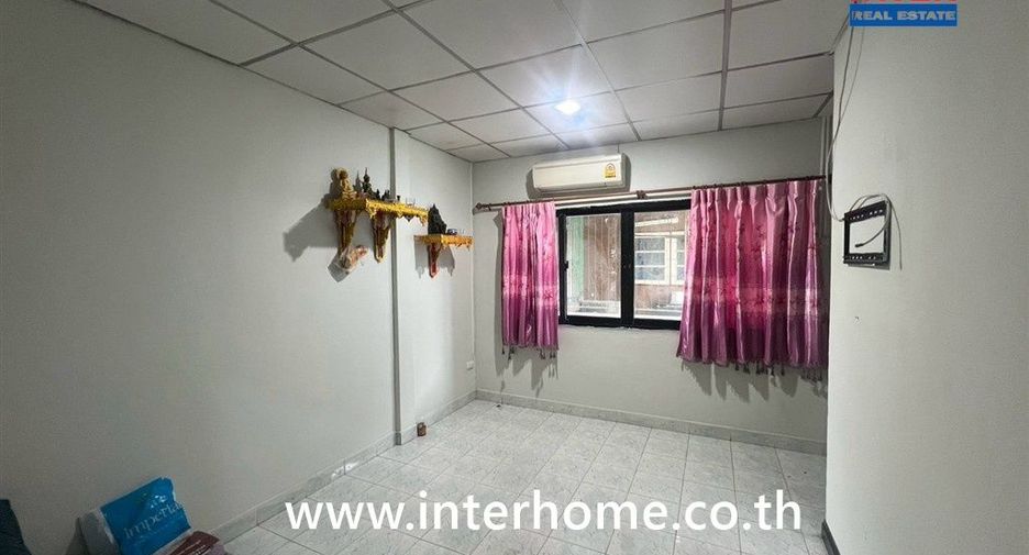 À vendre 2 chambres maison de ville à Phra Pradaeng, Samut Prakan