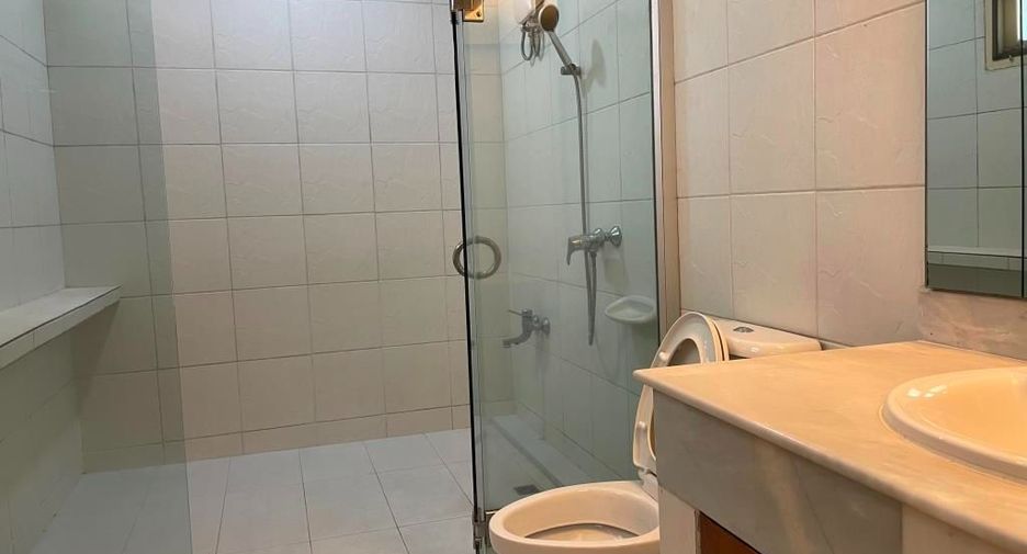 出租 和 出售 5 卧室 独立屋 在 Chatuchak, 曼谷