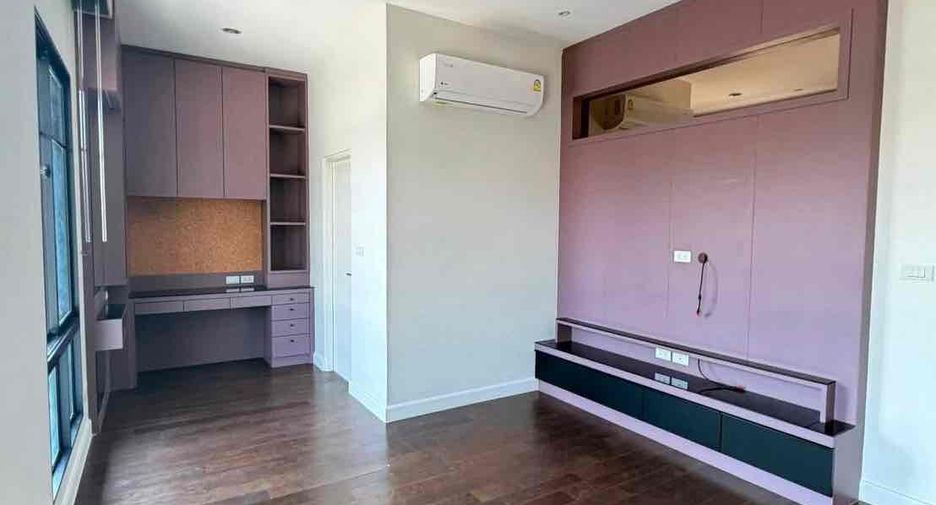 Casa en venta y en alquiler de 3 habitaciones en Prawet, Bangkok