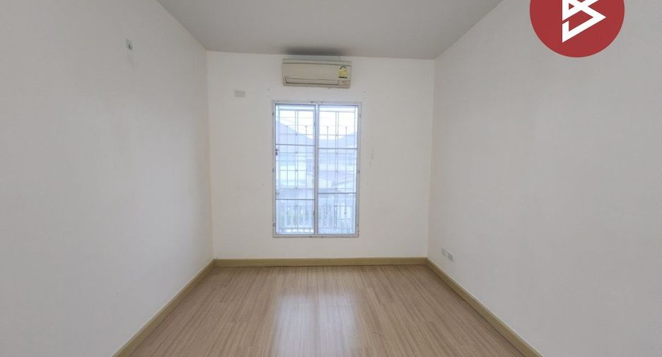 Casa adosada en venta de 3 habitaciones en Bang Phli, Samut Prakan