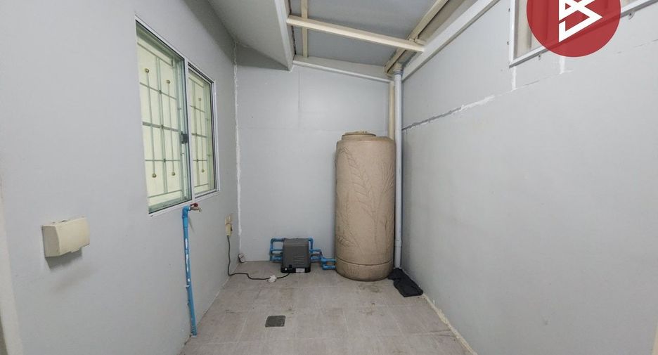 Casa adosada en venta de 3 habitaciones en Bang Phli, Samut Prakan