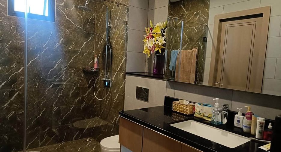 For rent and for sale 4 bedrooms villa in Huay Yai, Pattaya
