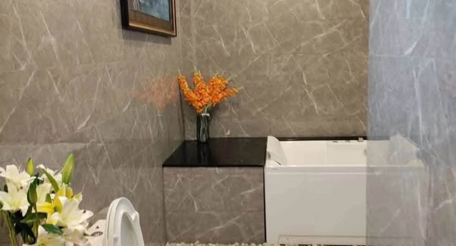 For rent and for sale 4 bedrooms villa in Huay Yai, Pattaya